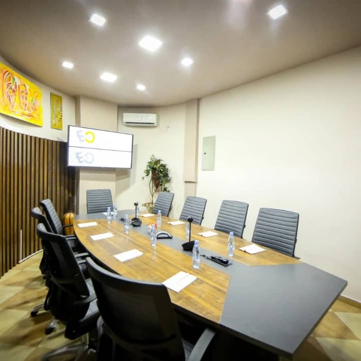Salle de réunion équipée EasyOffices Yaoundé